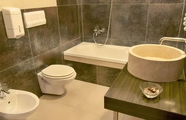 Büyük Yataklı Tek Kişilik Oda