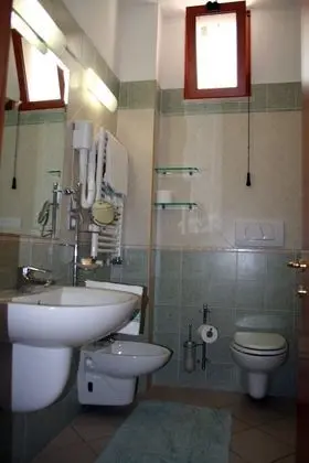 Büyük Yataklı Tek Kişilik Oda