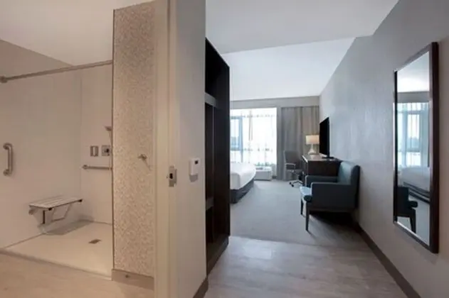 Accessible King - Garden View
