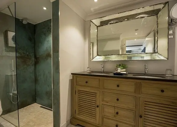 Luxury King Room