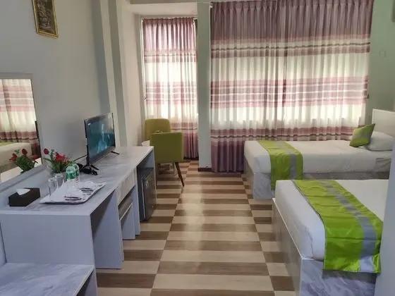 Junior Tek Büyük veya İki Ayrı Yataklı Oda