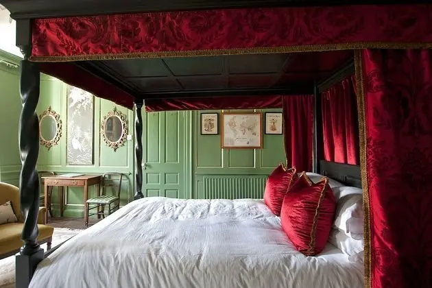 Luxury Süit (Luttrell)