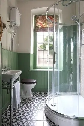 Luxury Süit (Luttrell)
