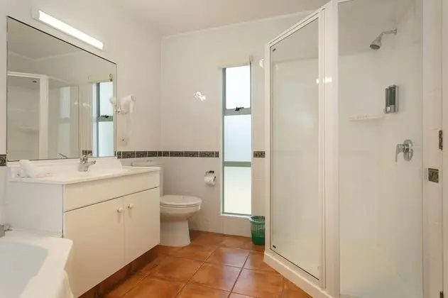 Deluxe Stüdyo Süit, Birden Çok Yatak, Jakuzi