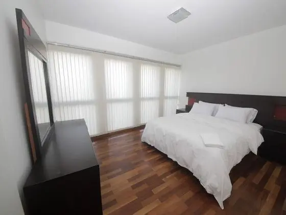 Apart Daire, Birden Çok Yatak (Great Location Walking Distance to La)