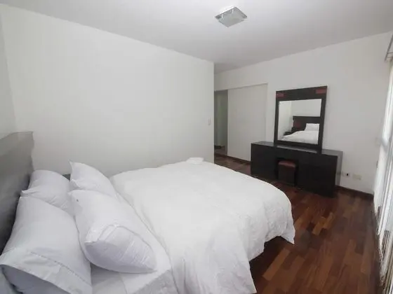 Apart Daire, Birden Çok Yatak (Great Location Walking Distance to La)