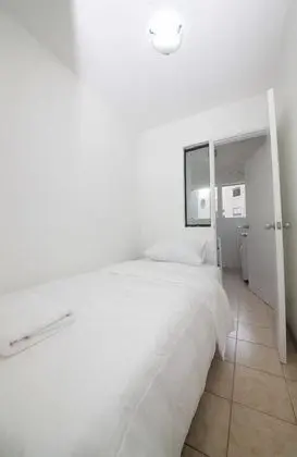 Apart Daire, Birden Çok Yatak (Great Location Walking Distance to La)
