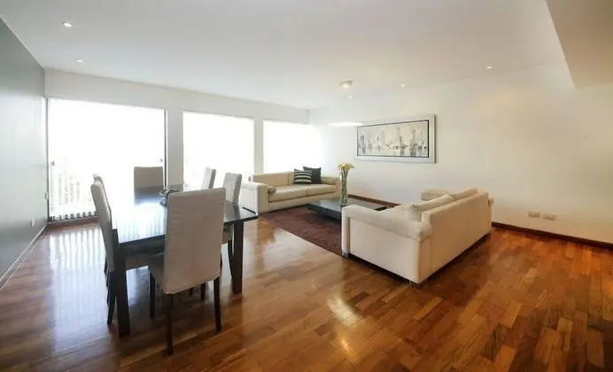 Apart Daire, Birden Çok Yatak (Great Location Walking Distance to La)