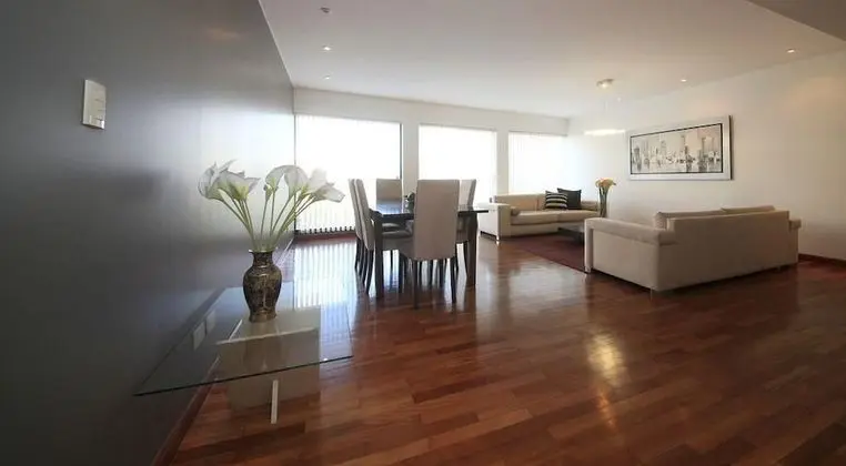Apart Daire, Birden Çok Yatak (Great Location Walking Distance to La)