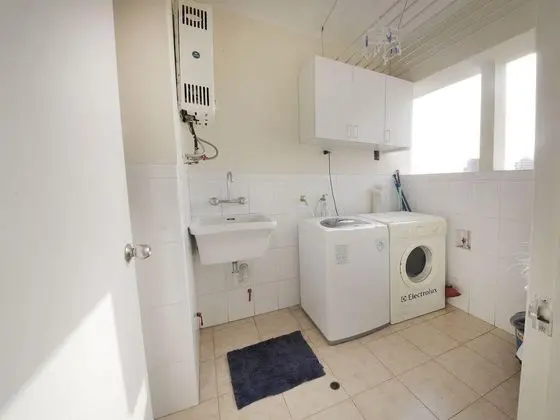 Apart Daire, Birden Çok Yatak (Great Location Walking Distance to La)