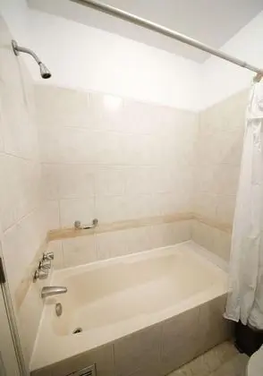 Apart Daire, Birden Çok Yatak (Great Location Walking Distance to La)