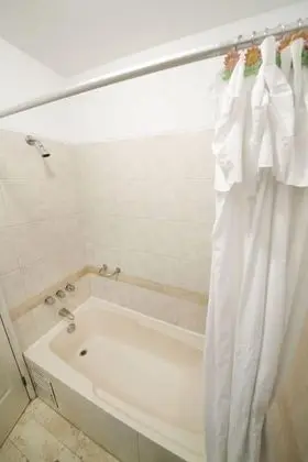 Apart Daire, Birden Çok Yatak (Great Location Walking Distance to La)