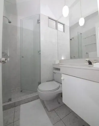 Apart Daire, Birden Çok Yatak (Great Location Walking Distance to La)