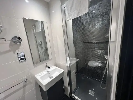 City Tek Büyük Yataklı Oda