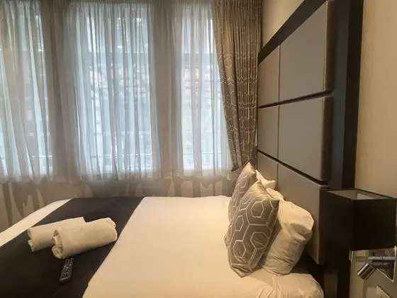 City Tek Büyük Yataklı Oda