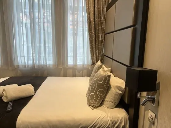 City Tek Büyük Yataklı Oda