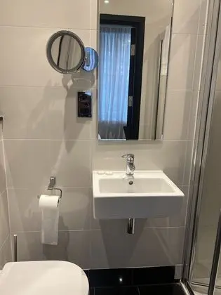 City Tek Büyük Yataklı Oda