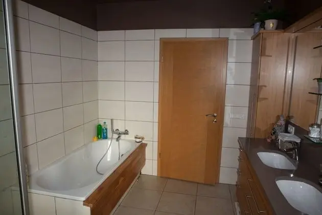 Basic Tek Büyük veya İki Ayrı Yataklı Oda, Ortak Banyo