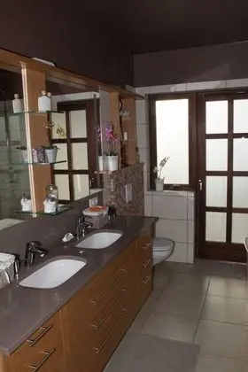 Basic Tek Büyük veya İki Ayrı Yataklı Oda, Ortak Banyo