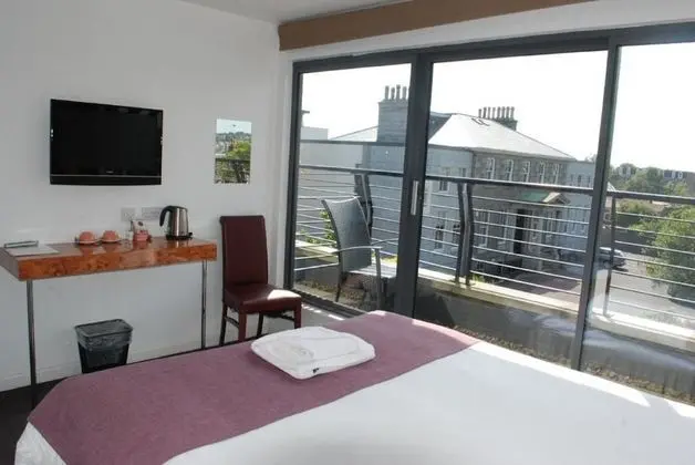 Oda, 1 Çift Kişilik Yatak, Sigara İçilmez, Balkon