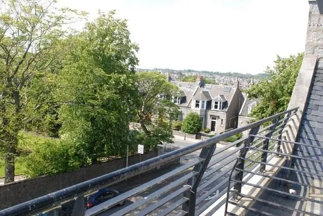 Oda, 1 Çift Kişilik Yatak, Sigara İçilmez, Balkon
