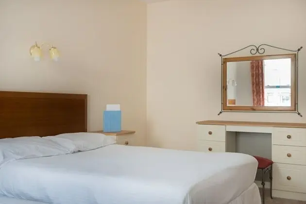 Basic Tek Büyük Yataklı Oda