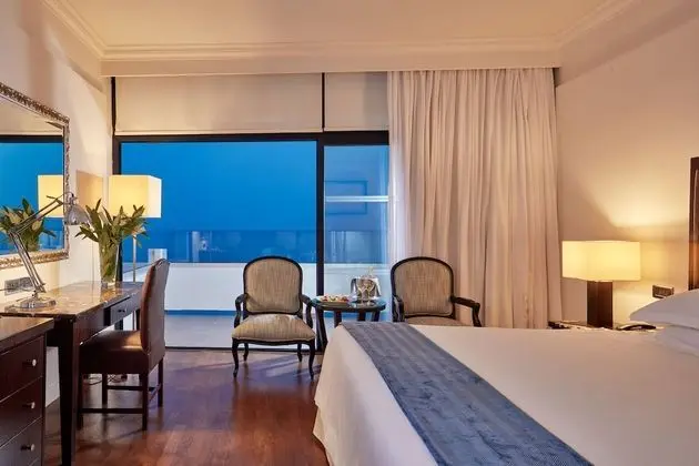 https://i.travelapi.com/lodging/1000000/90000/82100/82100/28fed07e_z.jpg