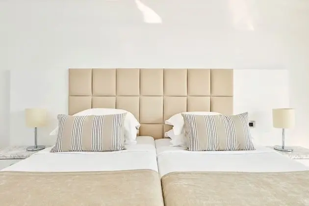 https://i.travelapi.com/lodging/1000000/90000/82100/82100/c2e08244_z.jpg