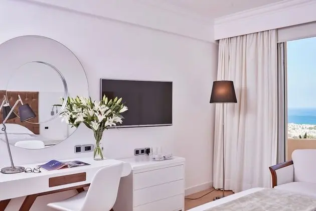 Standard Tek Büyük veya İki Ayrı Yataklı Oda, Kısmi Deniz Manzaralı