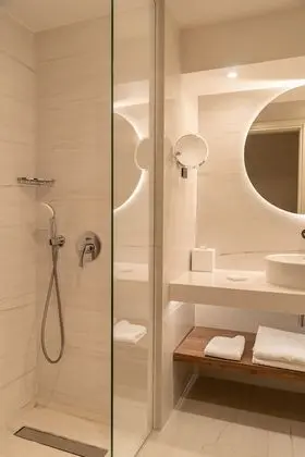https://i.travelapi.com/lodging/5000000/4050000/4047500/4047500/0bfa72db_z.jpg
