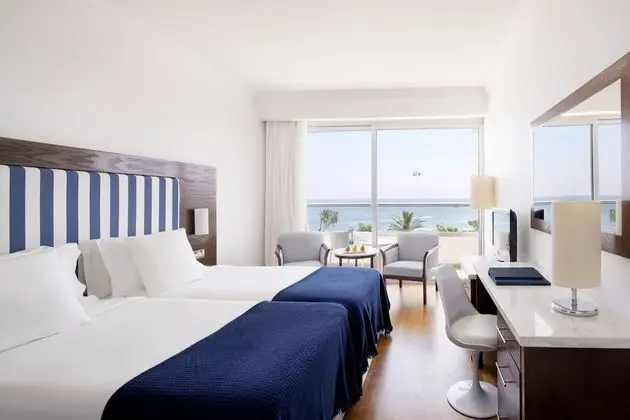 https://i.travelapi.com/lodging/5000000/4050000/4047500/4047500/19b2148d_z.jpg