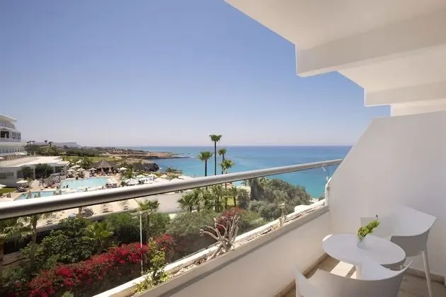 https://i.travelapi.com/lodging/5000000/4050000/4047500/4047500/7a58df11_z.jpg