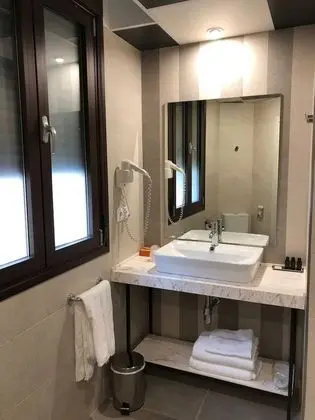 Tek Büyük veya İki Ayrı Yataklı Oda (Toledo Tourist Wristband Included)