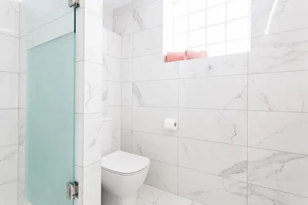 Apart Daire (Greece U Around Athens No. 6)