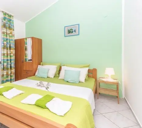 Family Apart Daire, 1 Çift Kişilik Yatak ve Çekyat, Bahçeli (Green Apartment Maslenica Sea View)