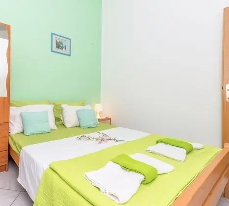 Family Apart Daire, 1 Çift Kişilik Yatak ve Çekyat, Bahçeli (Green Apartment Maslenica Sea View)