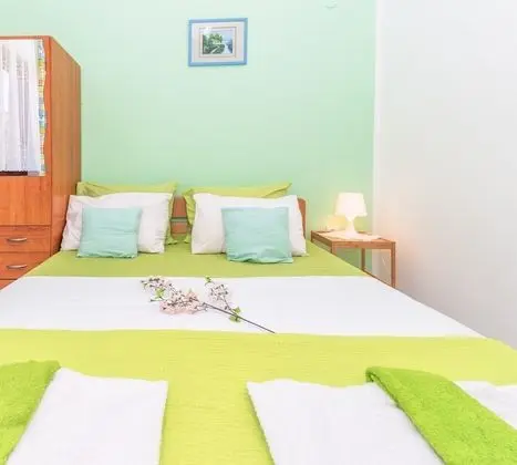 Family Apart Daire, 1 Çift Kişilik Yatak ve Çekyat, Bahçeli (Green Apartment Maslenica Sea View)