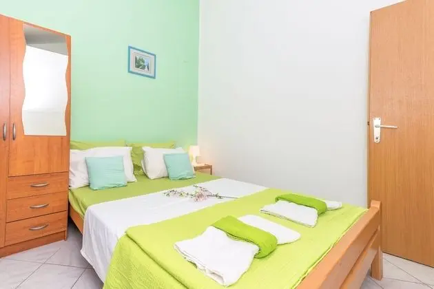 Family Apart Daire, 1 Çift Kişilik Yatak ve Çekyat, Bahçeli (Green Apartment Maslenica Sea View)