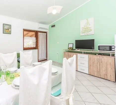 Family Apart Daire, 1 Çift Kişilik Yatak ve Çekyat, Bahçeli (Green Apartment Maslenica Sea View)