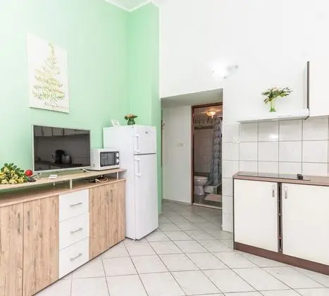 Family Apart Daire, 1 Çift Kişilik Yatak ve Çekyat, Bahçeli (Green Apartment Maslenica Sea View)