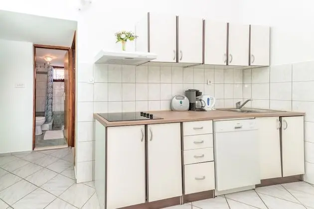 Family Apart Daire, 1 Çift Kişilik Yatak ve Çekyat, Bahçeli (Green Apartment Maslenica Sea View)