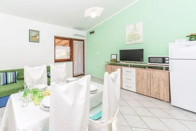 Family Apart Daire, 1 Çift Kişilik Yatak ve Çekyat, Bahçeli (Green Apartment Maslenica Sea View)