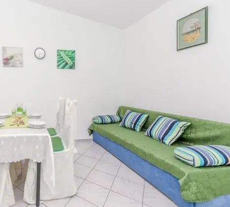 Family Apart Daire, 1 Çift Kişilik Yatak ve Çekyat, Bahçeli (Green Apartment Maslenica Sea View)