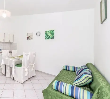 Family Apart Daire, 1 Çift Kişilik Yatak ve Çekyat, Bahçeli (Green Apartment Maslenica Sea View)