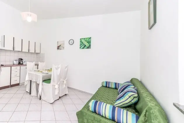 Family Apart Daire, 1 Çift Kişilik Yatak ve Çekyat, Bahçeli (Green Apartment Maslenica Sea View)