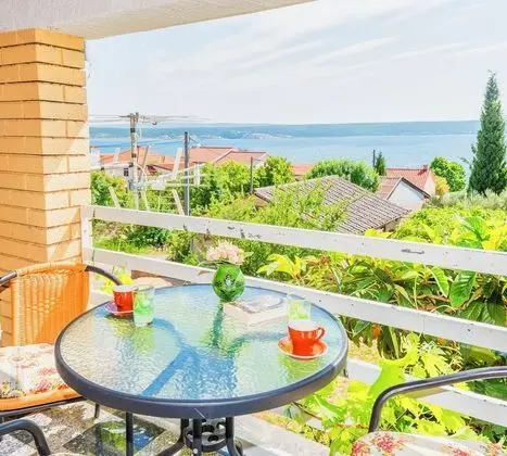 Family Apart Daire, 1 Çift Kişilik Yatak ve Çekyat, Bahçeli (Green Apartment Maslenica Sea View)