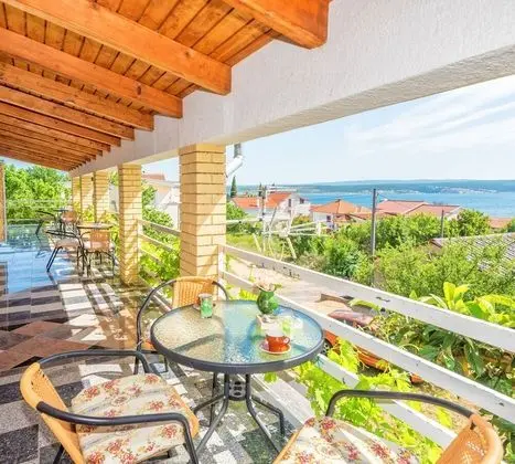 Family Apart Daire, 1 Çift Kişilik Yatak ve Çekyat, Bahçeli (Green Apartment Maslenica Sea View)