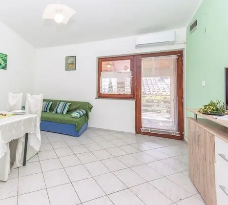 Family Apart Daire, 1 Çift Kişilik Yatak ve Çekyat, Bahçeli (Green Apartment Maslenica Sea View)