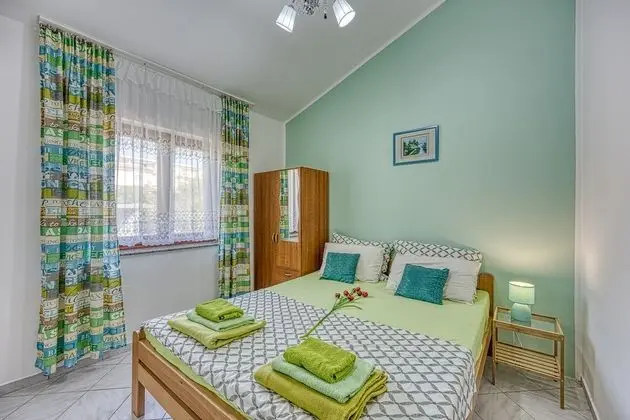 Family Apart Daire, 1 Çift Kişilik Yatak ve Çekyat, Bahçeli (Green Apartment Maslenica Sea View)