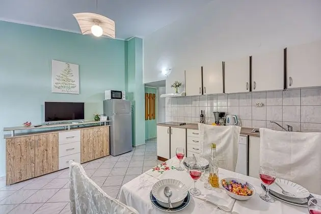 Family Apart Daire, 1 Çift Kişilik Yatak ve Çekyat, Bahçeli (Green Apartment Maslenica Sea View)